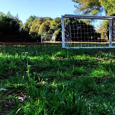 Joli Gîte d'entressen dans Mas en campagne avec piscine jeux d'extérieurs pour enfants terrain de pétanque Extérieur photo