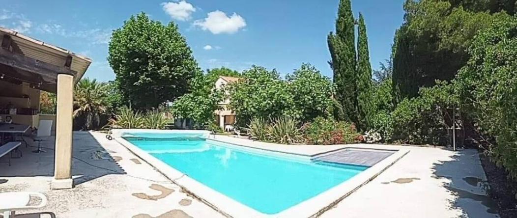 Joli Gîte d'entressen dans Mas en campagne avec piscine jeux d'extérieurs pour enfants terrain de pétanque Extérieur photo