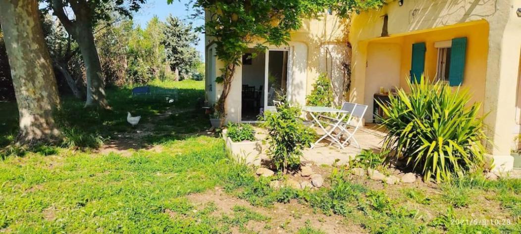 Joli Gîte d'entressen dans Mas en campagne avec piscine jeux d'extérieurs pour enfants terrain de pétanque Extérieur photo