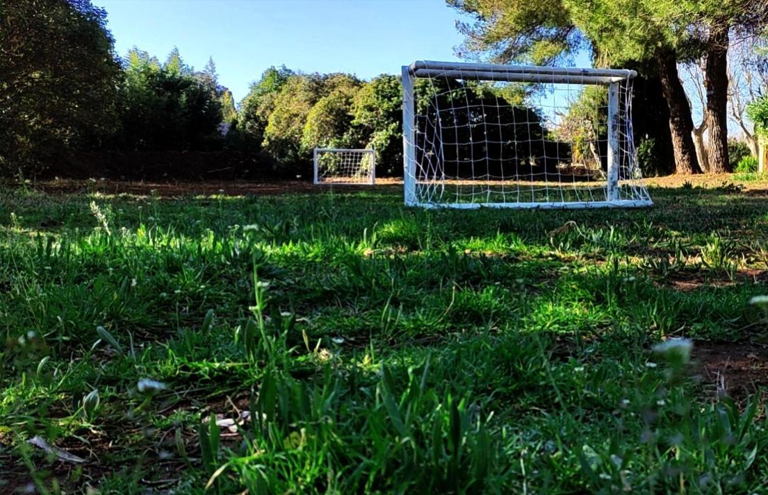 Joli Gîte d'entressen dans Mas en campagne avec piscine jeux d'extérieurs pour enfants terrain de pétanque Extérieur photo