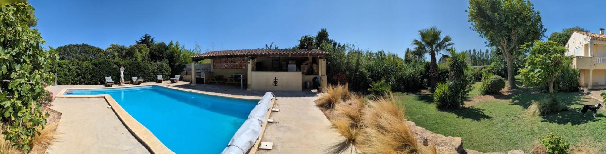 Joli Gîte d'entressen dans Mas en campagne avec piscine jeux d'extérieurs pour enfants terrain de pétanque Extérieur photo